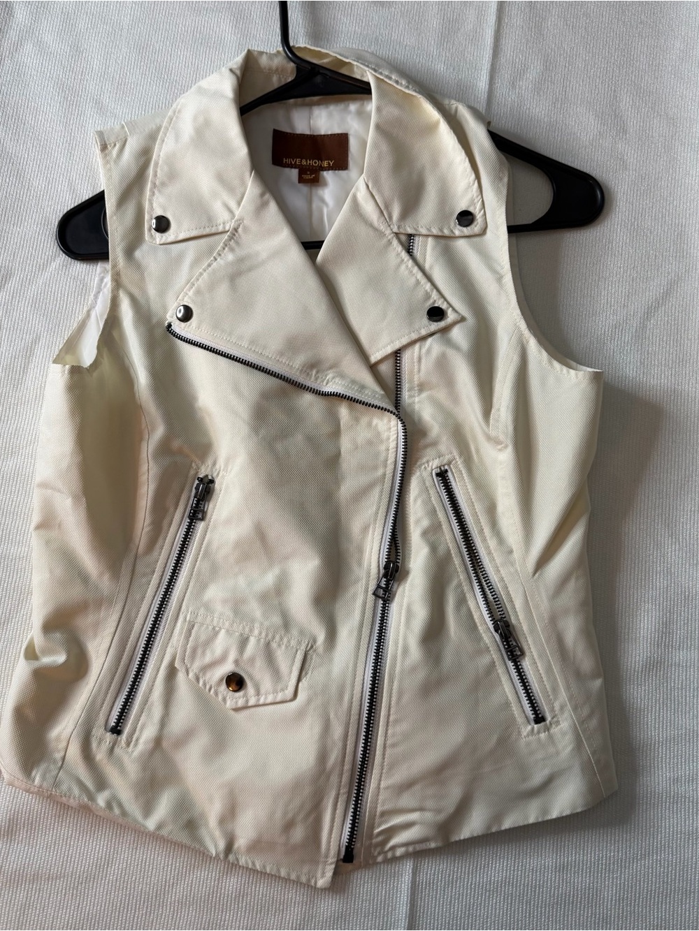 Hive & Honey Cream Faux Leather Vest Size: Small